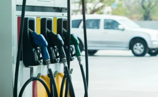 Цены на нефть резко возросли после заявлений президента США Дональда Трампа о продолжении военных действий против Ирана. Трейдеры выражают опасения по поводу возможных длительных перебоев в поставках нефти, что приводит к нестабильности на рынке. Рынок ре