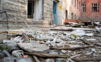 Разрушение, загадочное исчезновение крыши и долгие суды. Странная история больницы в центре Алматы