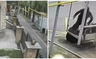 В Бостандыкском районе Алматы молодой мужчина жестоко избил 66-летнюю пенсионерку на остановке. Инцидент попал на видео, которое опубликовала дочь пострадавшей. Известно, что у нападавшего есть судимость за убийство и он страдает от шизофрении.