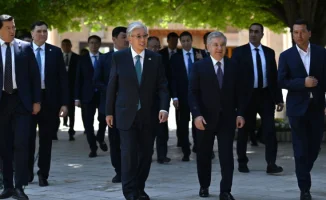 Токаев и Мирзиёев подчеркивают важность духовного наследия на примере посещения мавзолея Бахауддина Накшбанди