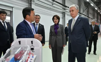 На церемонии награждения учёных в Астане Глава государства Казахстана Касым-Жомарт Токаев назвал самое значимое научное достижение страны за прошлый год и выделил перспективные достижения, ожидаемые в 2025 году. Это событие подчеркивает важность науки и т