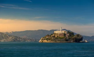 Трамп предлагает 152 миллиона долларов на восстановление Алькатраса как тюрьмы: международный интерес к историческому объекту