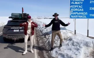 Социальные сети бурно обсуждают реакцию министерства туризма на видео американского блогера Коннора, который посетил Казахстан на собственном авто и остался недоволен отсутствием теплого приема.