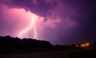 Алматинцы рискуют здоровьем: сильные погодные условия требуют оставаться дома и закрывать окна