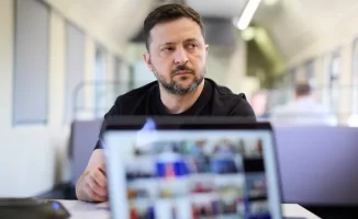 Президент Украины Владимир Зеленский заявил, что переговоры по Украине не могут откладываться из-за ситуации на Ближнем Востоке, подчеркивая, что внимание мирового сообщества отвлечено от войны в Украине.