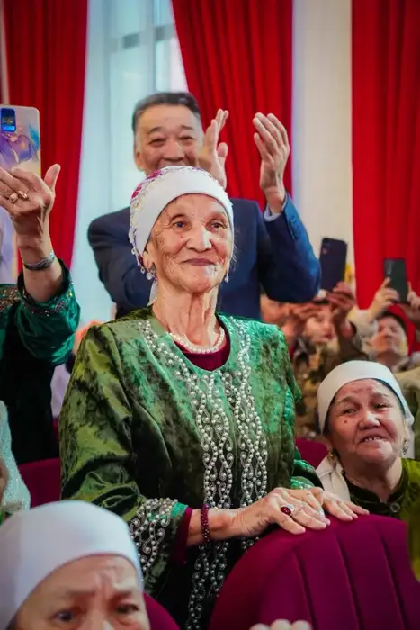Легенда казахского кино Меруерт Утекешева провела творческий вечер в Байганинском районе (4)