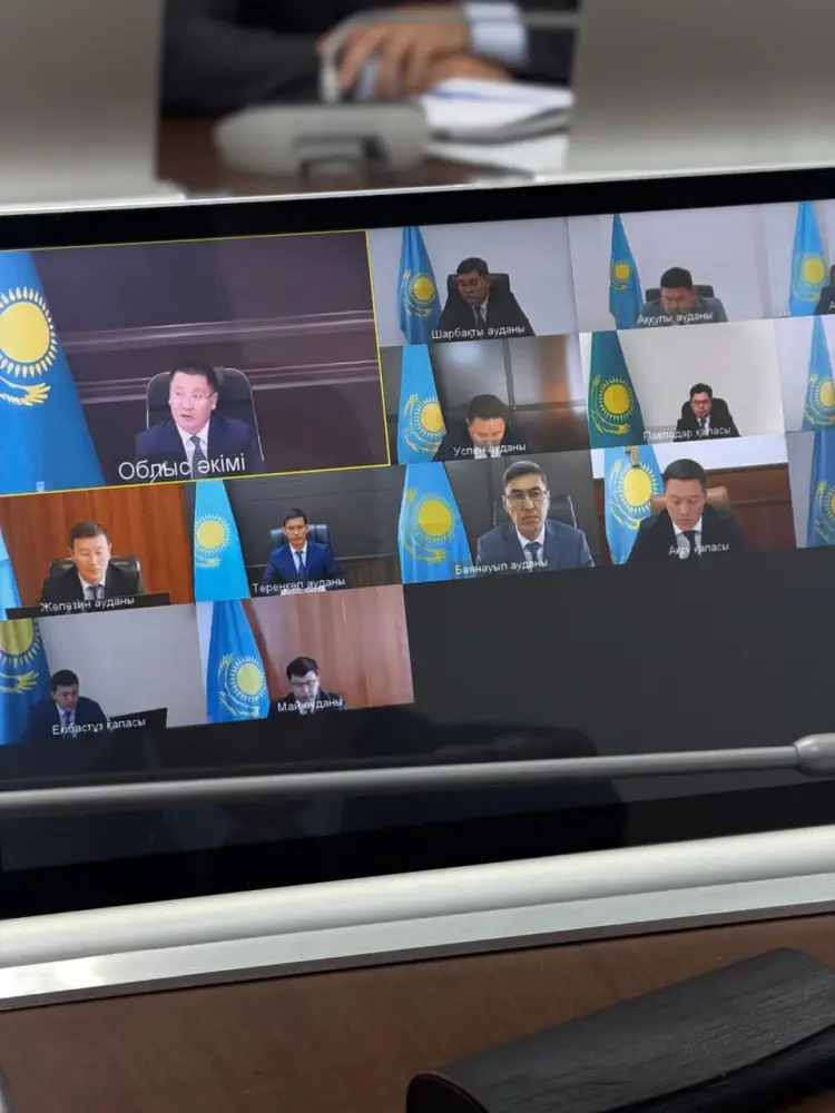 Сегодня в областном акимате рассмотрели вопросы передачи возвращенных земель хозяйствам, а также подвели итоги месячника чистоты, проведенного в рамках республиканской экологической концепции «Таза Қазақстан» (2)