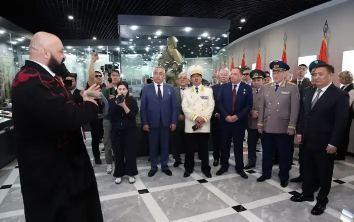 Министр обороны открыл филиал Военно-исторического музея в селе Родина (3)