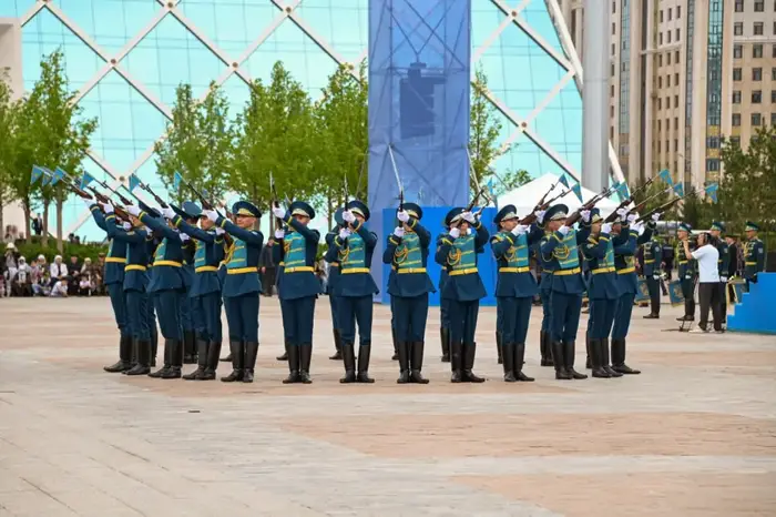 В Астане прошел праздничный плац-концерт ко Дню защитника Отечества (8)