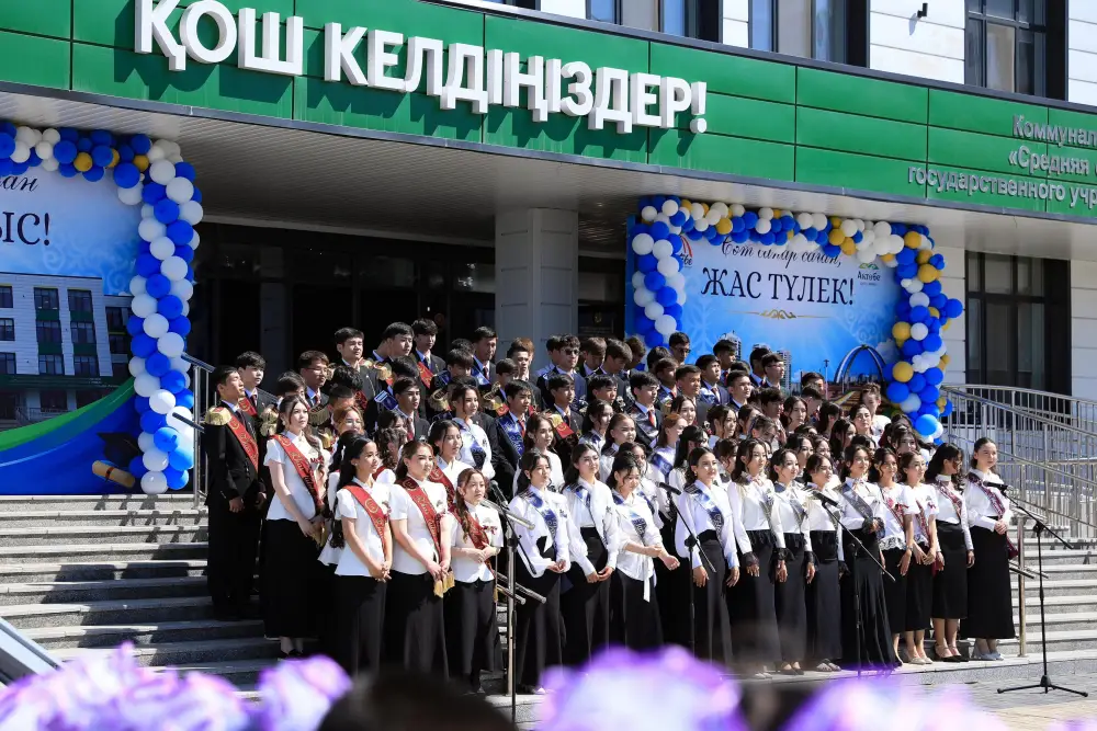 Аким области Асхат Шахаров пожелал актюбинским выпускникам доброго пути (8)