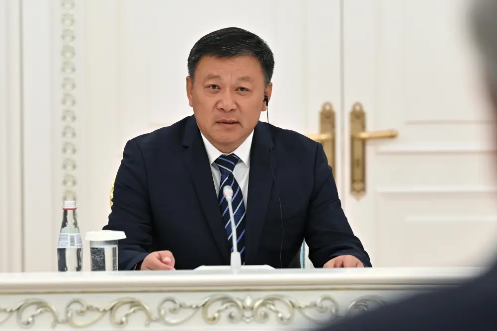 Глава государства принял председателя совета директоров компании Xinjiang Lihua Чжан Цихая (2)