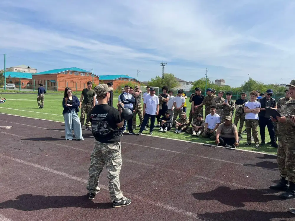 В Астане прошли военно-патриотические игры среди студентов колледжей (2)