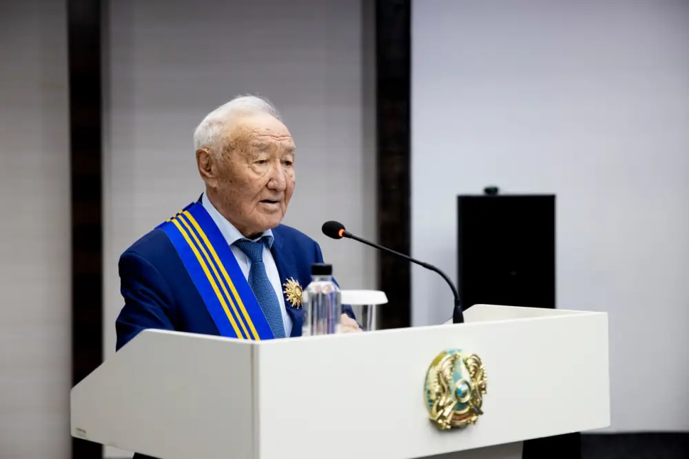Ветеран труда Стахан Белгожаев награжден орденом «Барыс» I степени (3)