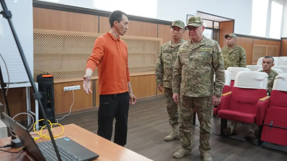 Школа воинского лидерства: в Алматы проходят сборы офицеров-воспитателей (6)