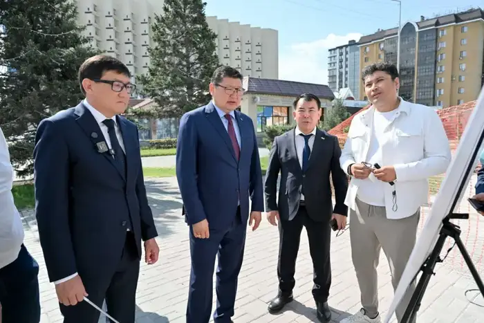 В Семее начались работы по реконструкции центральной площади (7)