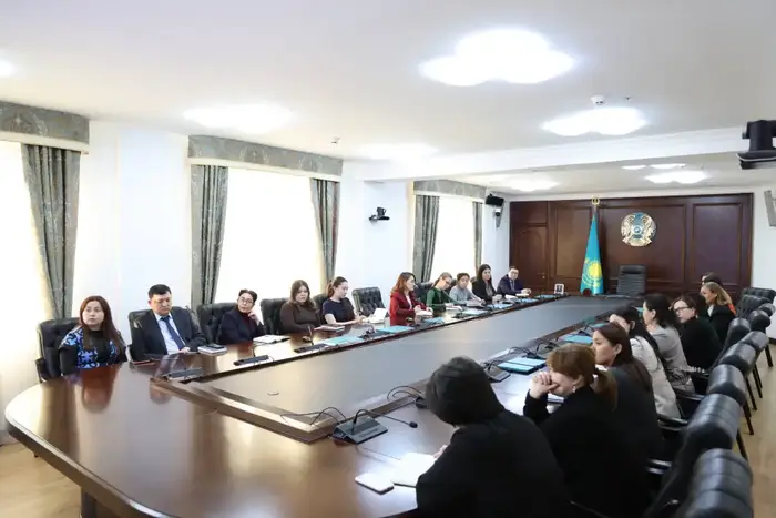 В рамках реализации программы правового всеобуча для сотрудников Аппарата Высшего Судебного Совета проведён очередной обучающий семинар, посвящённый вопросам передачи документов в ведомственный архив (4)