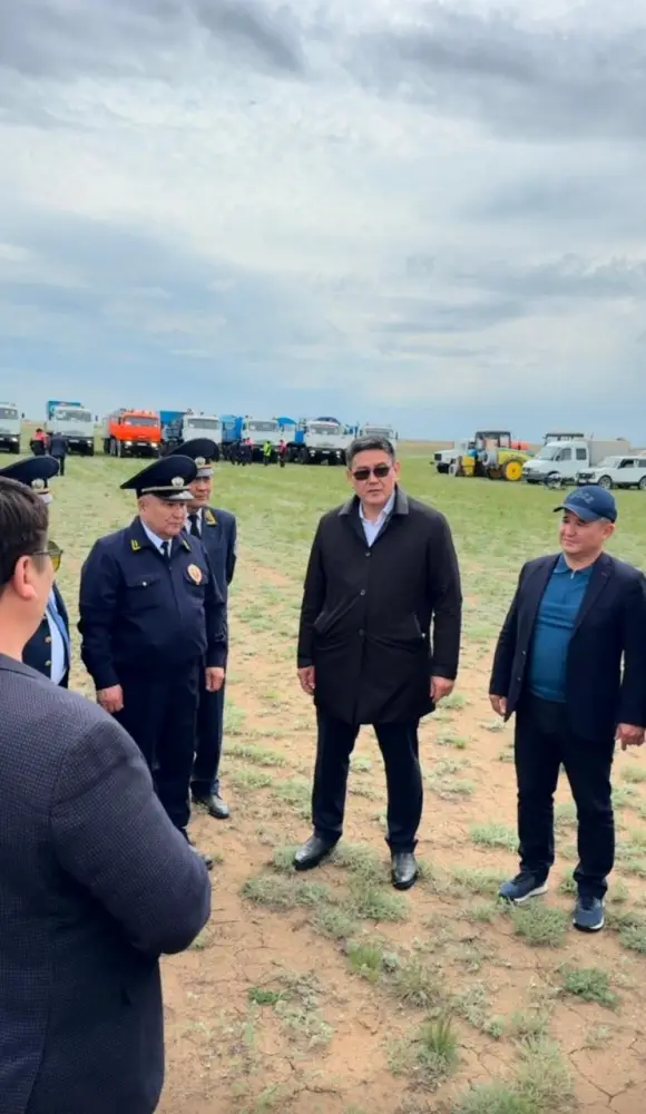 В Актюбинской области начались мероприятия по борьбе с саранчовыми вредителями (6)