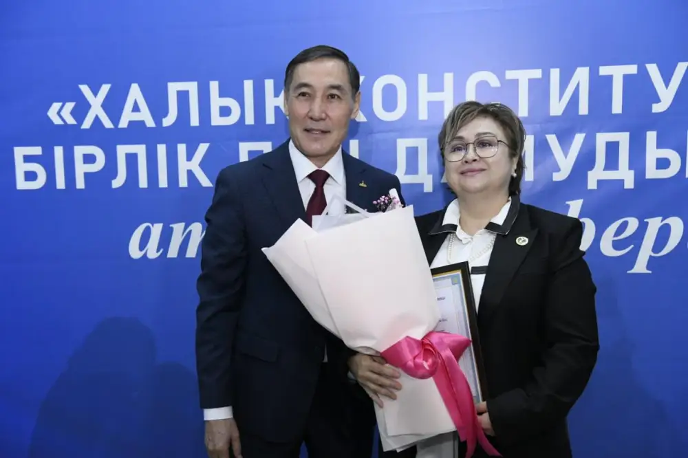 Роль Конституции Казахстана в укреплении единства народа обсудили на конференции в Астане (8)
