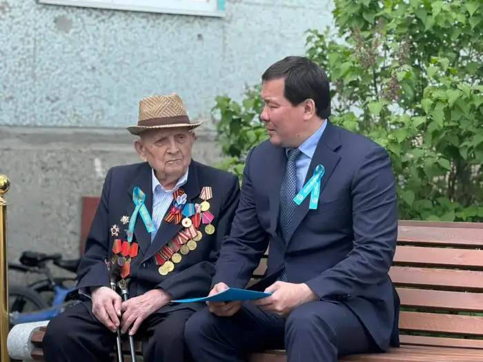 Асхат Шахаров поздравил ветерана войны Василия Грецкого от имени Президента страны (7)