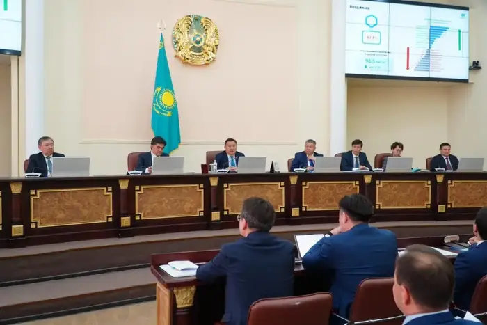 Социально-экономическое развитие региона обсудили в акимате Акмолинской области (2)