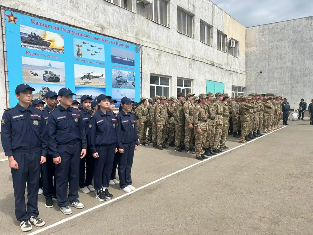 В Уральске 28 школьников вступили в ряды юных десантников (5)