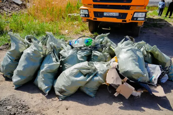 В Астане прошла экологическая акция «Таза сәрсенбі» (7)