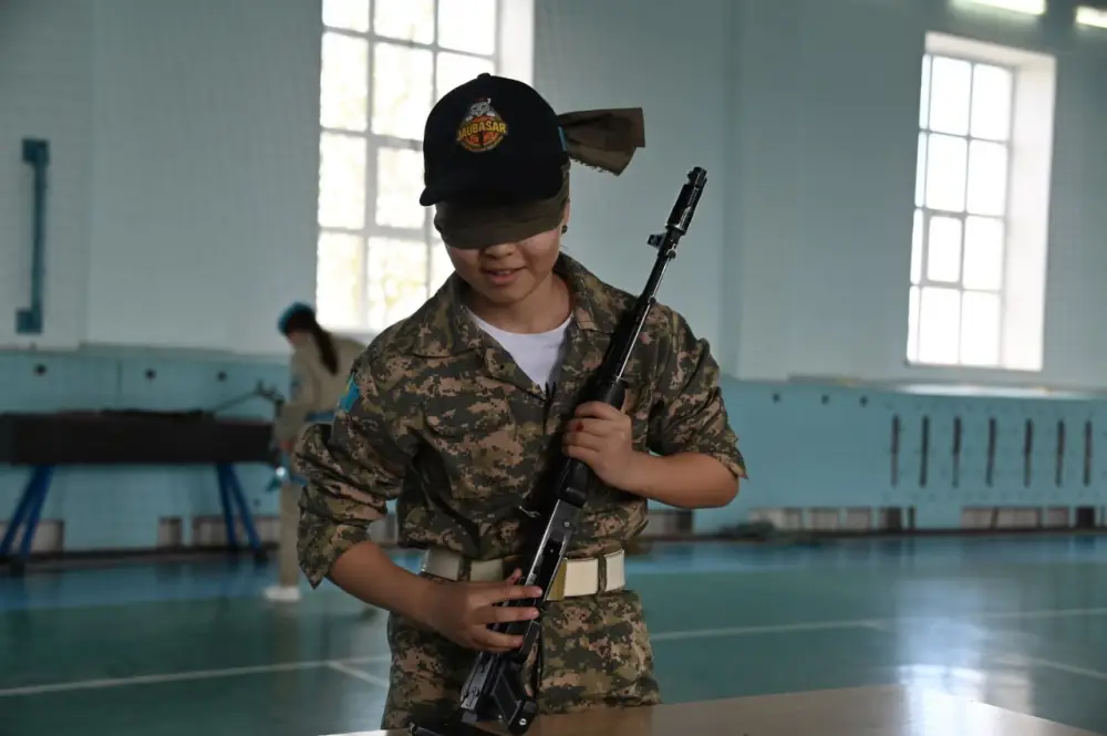 Более 1300 школьников приняли участие в акции Министерства обороны в Актюбинской области (3)