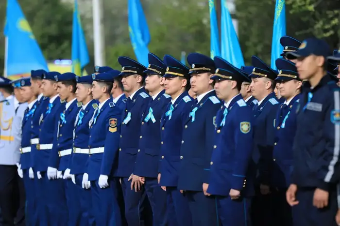 В День Победы актюбинцы возложили цветы у Обелиска Славы (4)