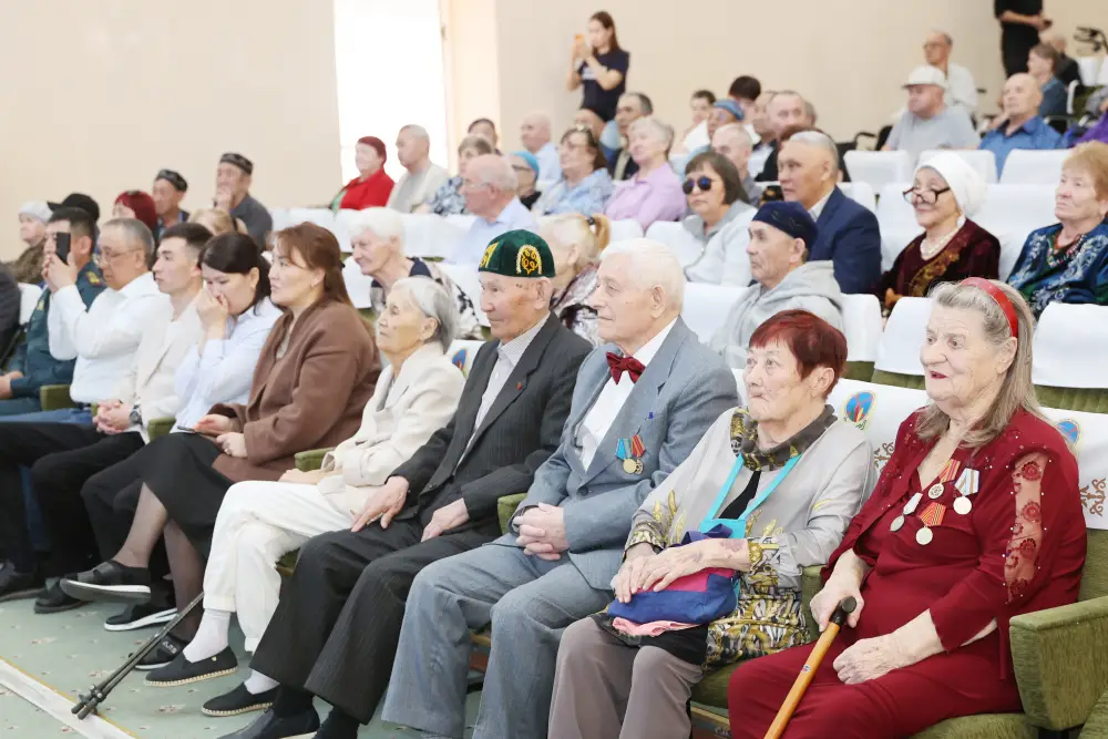 Гвардейцы дали концерт для пожилых людей в Астане (2)