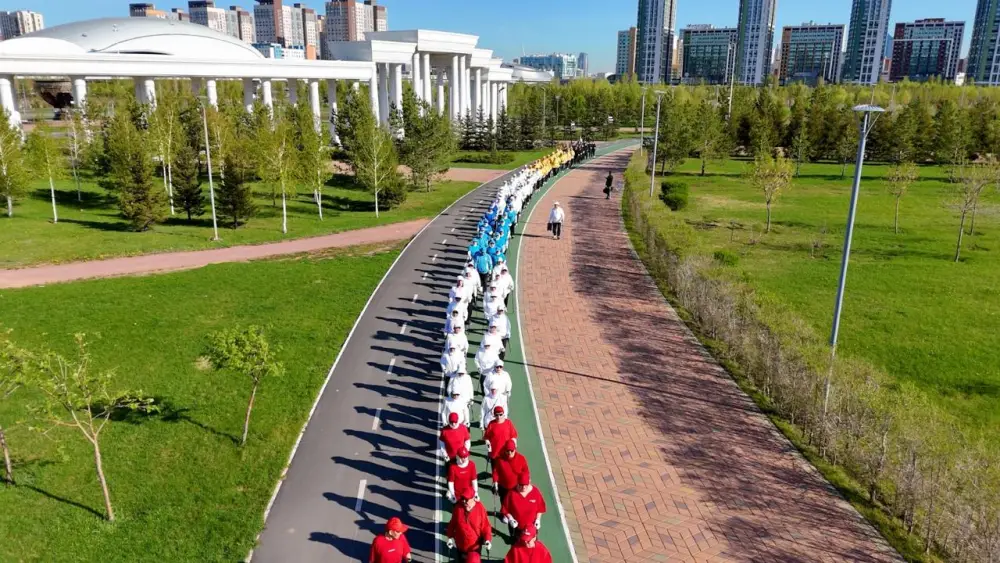 Скандинавская ходьба, челлендж и здоровый образ жизни: пенсионеры Астаны провели необычную акцию (7)