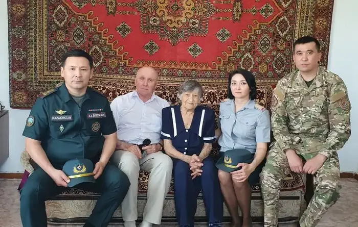 Спасатели поздравили тружеников тыла с Днем Победы (2)