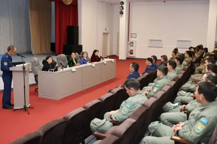 Заслуженный деятель РК Светлана Айтбаева посетила авиабазу Национальной гвардии (4)