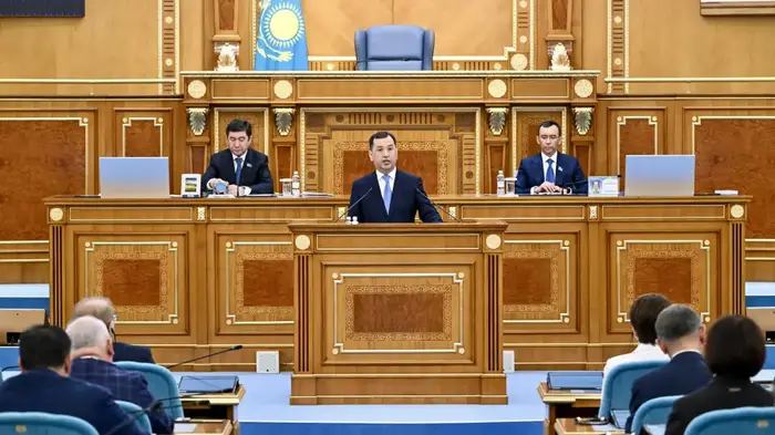 Парламент одобрил в первом чтении конституционные законопроекты о статусе столицы и административно-территориальном устройстве РК (2)