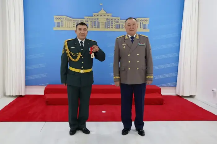 В Астане к профессиональному празднику семьи военнослужащих получили квартиры (9)
