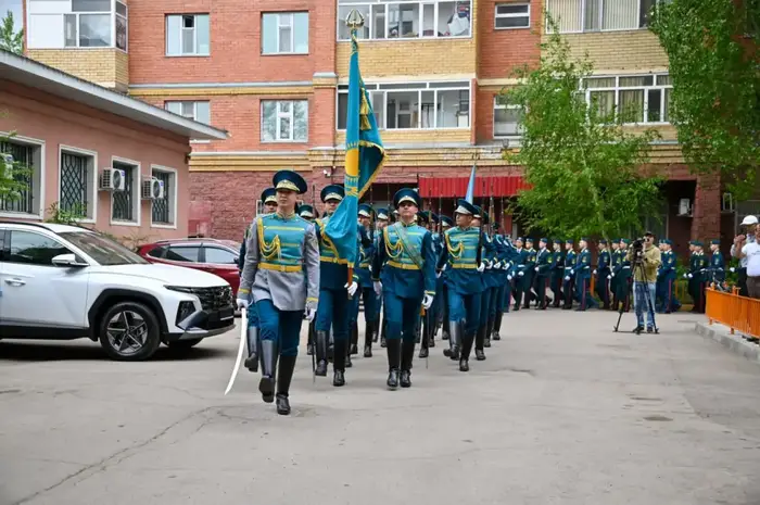 Главнокомандующий Сухопутными войсками поздравил единственного в Астане ветерана войны (6)