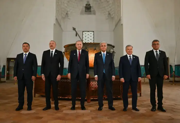 Главы Казахстана, Азербайджана, Кыргызстана, Турции и Узбекистана посетили мавзолей Ходжи Ахмеда Яссауи (7)