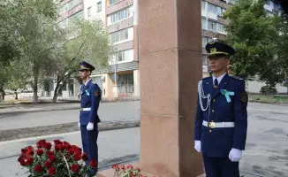 Цветы памяти: как Актобе отдает дань уважения героизму Жансена Кереевa