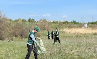 Экологическая инициатива в Астане: очистка берегов канала Нура-Есиль как шаг к улучшению городской среды