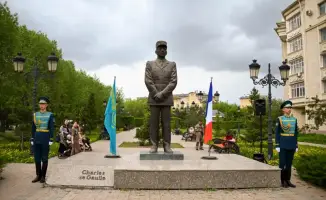 Потомки казахстанских партизан получили награды Франции в Астане