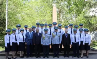 Транспортные полицейские в Астане почтят память героев, возложив цветы к памятнику