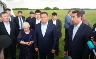 Сапаров проверил посевную в Акмолинской области