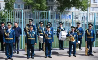 Асхат Шахаров от имени Президента Казахстана поздравил ветерана войны Василия Грецкого в День Победы