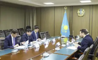 Министр финансов Казахстана Мади Такиев обсудил с управляющим директором ЕБРР Хусейном Озханом 125 инвестиционных проектов на сумму более 3,2 млрд долларов.