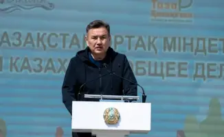 Выпускники школ Усть-Каменогорска высадили деревья для будущих поколений