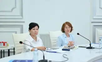 Презентация монографии о Мухтаре Арыне: вклад в образование и национальные ценности