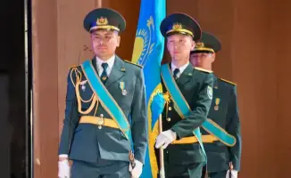 В концертном зале Атамекен состоялось торжественное собрание, посвящённое Дню защитника Отечества, с участием акима Западно-Казахстанской области Нариман Торегалиев.