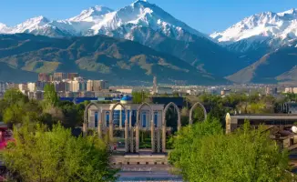 Ночной велопробег Almaty Glow Ride собирает до 3000 участников в Алматы