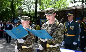 День защитника Отечества: в Университете Абая прошло военно-патриотическое шествие