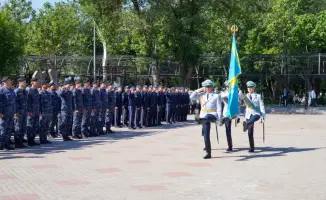 Герои в строю: как мы отмечаем защитников Отечества?