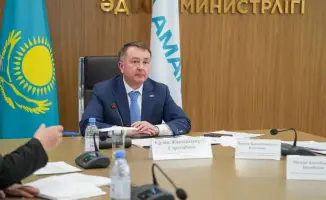 Министр юстиции РК Ерлан Сарсембаев выслушал жалобы граждан и взял их обращения на личный контроль